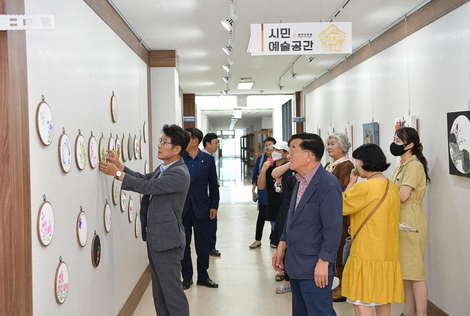 공주시의회, 시민예술공간‘야생화 향기로 물들여’ 이미지